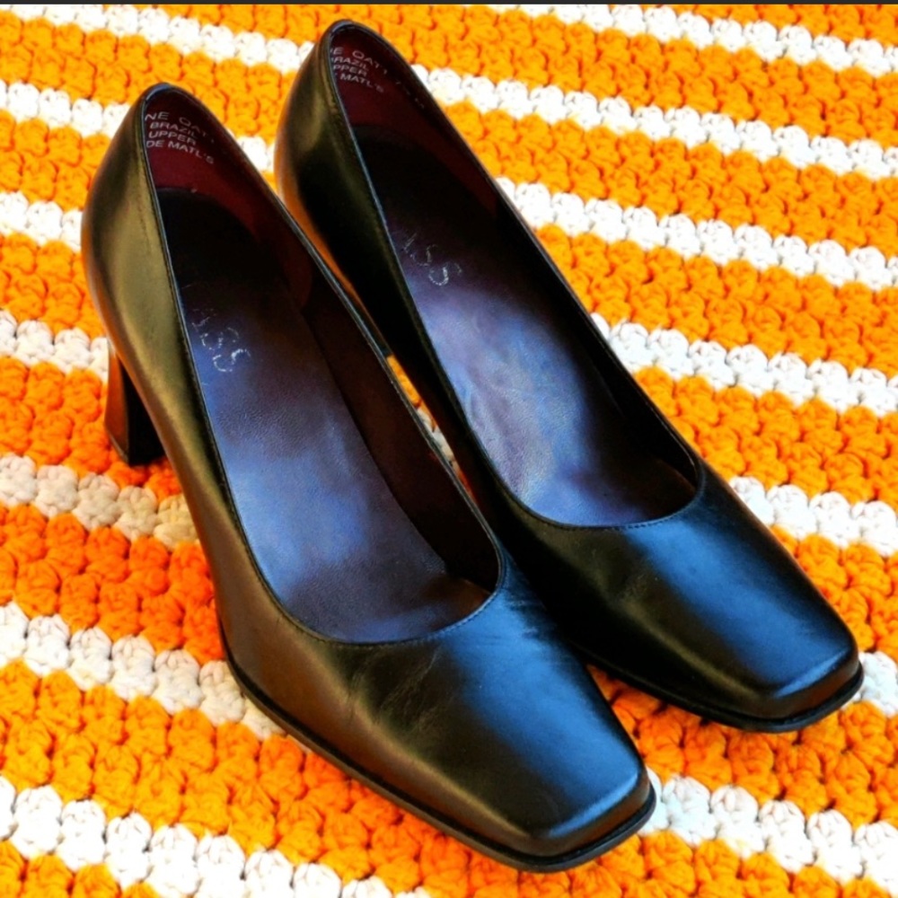 Vintage Bass leather square toe pumps